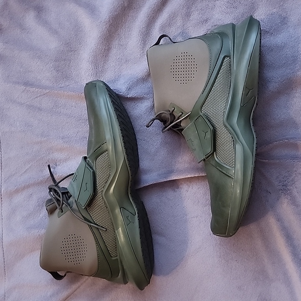 Fenty x Puma The Trainer Hi Sneaker - Women's Size 8.5 - Rare - Green